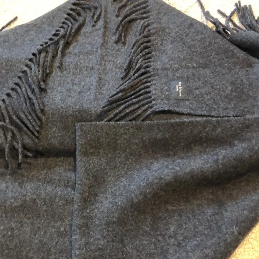 Rag & Bone charcoal grey wool scarf w fringe recycled wool 28 x 72